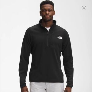 Men’s North Face quarter zip fleece pull over flasher pocket on left sleeve